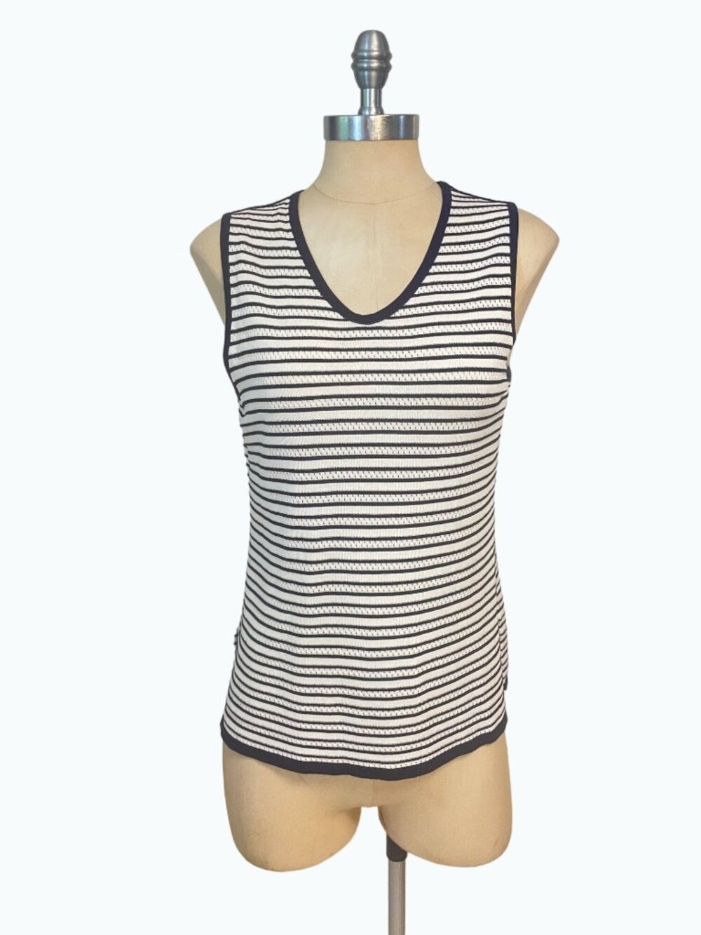 Exclusively Misook Black White Acrylic V neck Tank top Medium